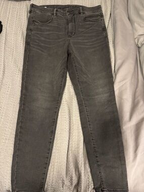 American Eagle Outfitters Skinny Jeans in Charcoal Gray